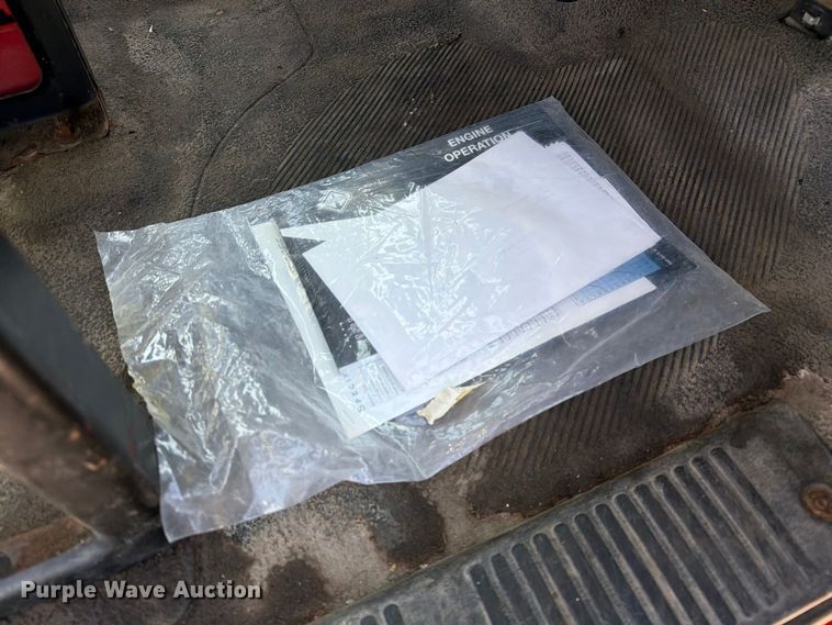 image for item DZ4715 2002 International 4400 truck cab and chassis