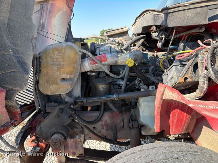 image for item DZ4715 2002 International 4400 truck cab and chassis