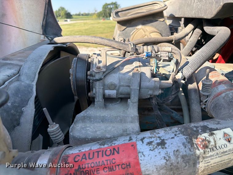 image for item DZ4715 2002 International 4400 truck cab and chassis