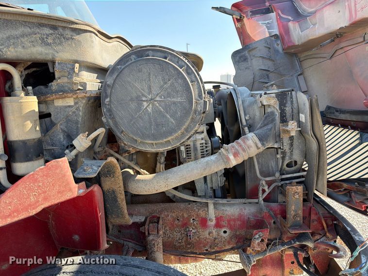 image for item DZ4715 2002 International 4400 truck cab and chassis