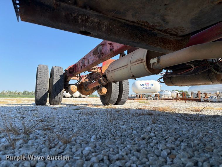 image for item DZ4715 2002 International 4400 truck cab and chassis