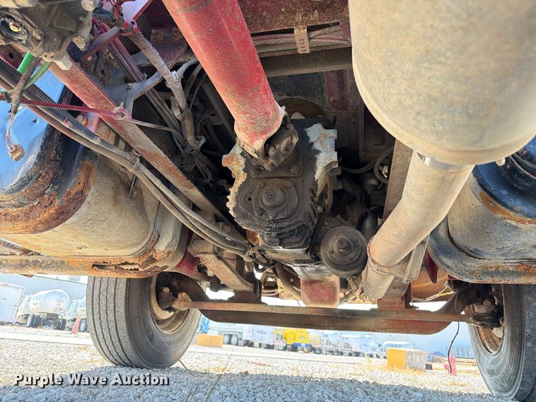 image for item DZ4715 2002 International 4400 truck cab and chassis