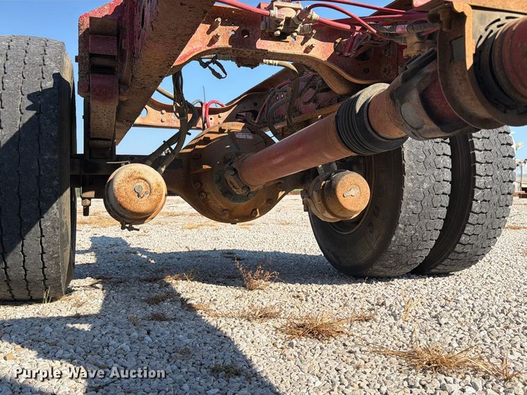 image for item DZ4715 2002 International 4400 truck cab and chassis