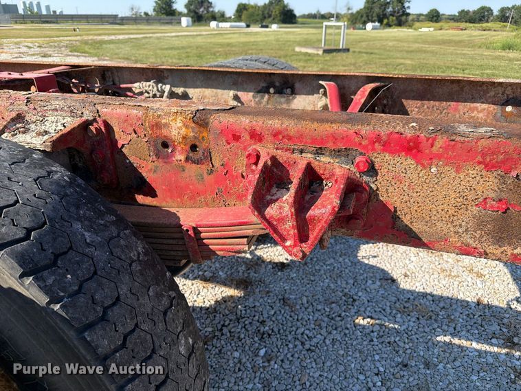 image for item DZ4715 2002 International 4400 truck cab and chassis