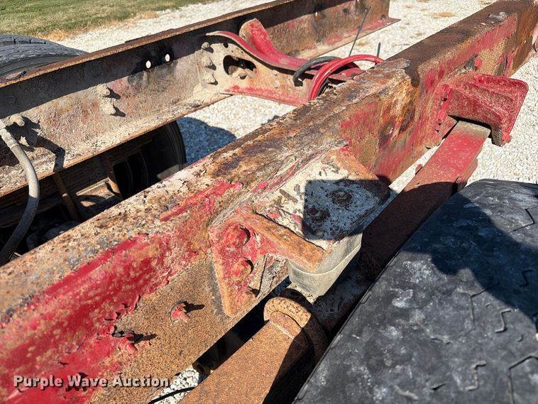 image for item DZ4715 2002 International 4400 truck cab and chassis