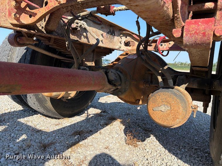 image for item DZ4715 2002 International 4400 truck cab and chassis