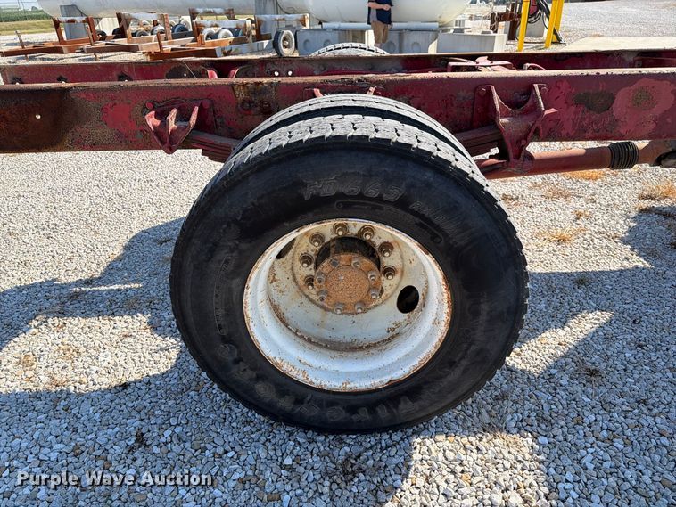 image for item DZ4715 2002 International 4400 truck cab and chassis