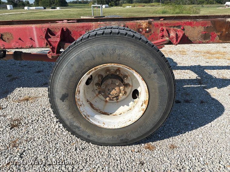 image for item DZ4715 2002 International 4400 truck cab and chassis