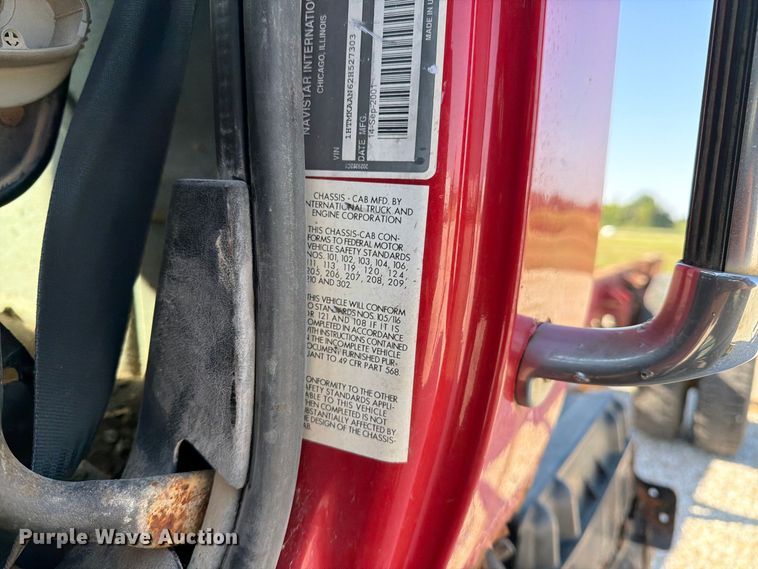 image for item DZ4715 2002 International 4400 truck cab and chassis
