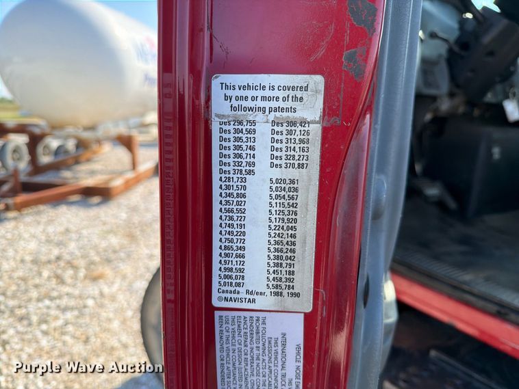 image for item DZ4715 2002 International 4400 truck cab and chassis