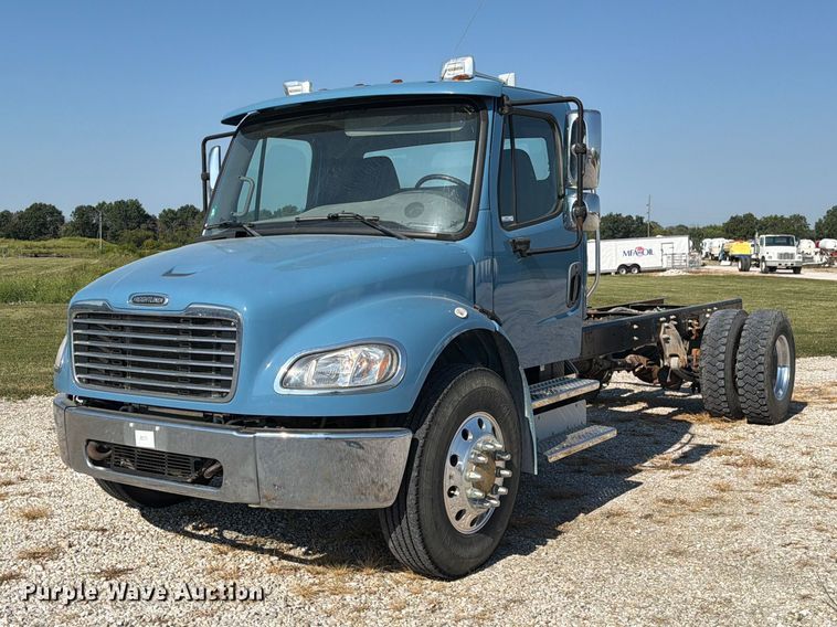 image for item DZ4716 2020 Freightliner S2G truck cab and chassis