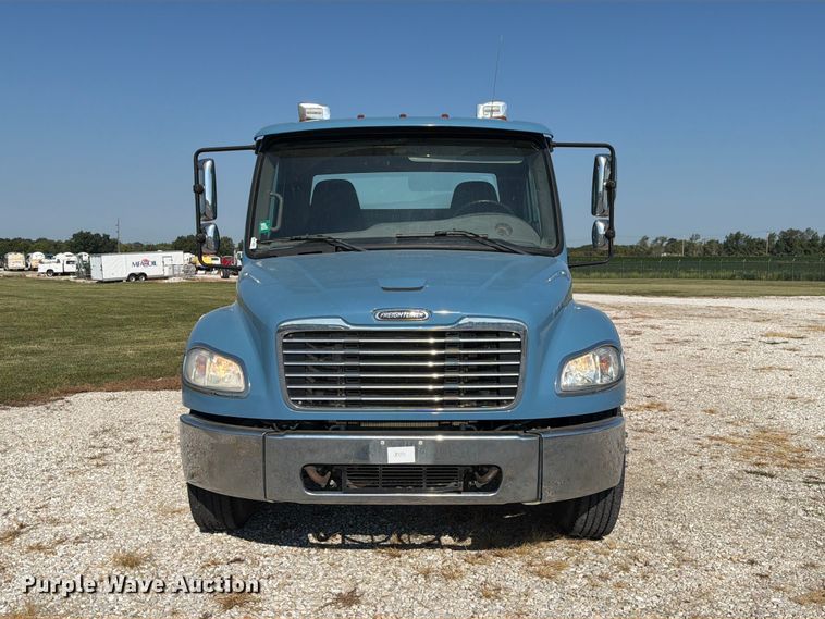 image for item DZ4716 2020 Freightliner S2G truck cab and chassis