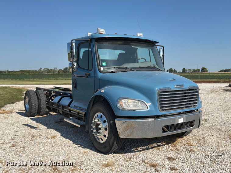 image for item DZ4716 2020 Freightliner S2G truck cab and chassis
