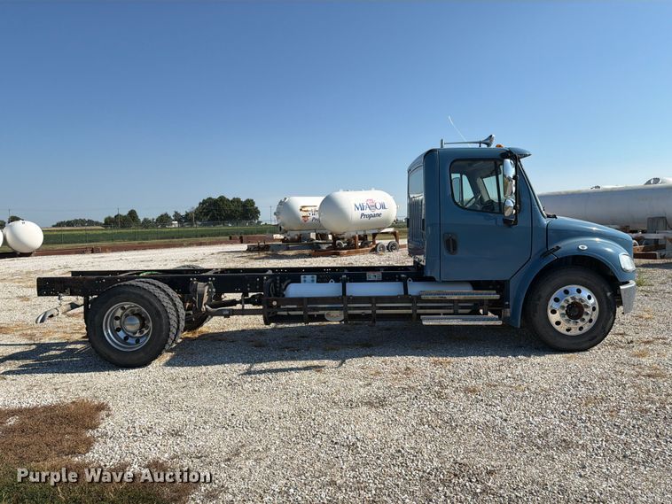 image for item DZ4716 2020 Freightliner S2G truck cab and chassis