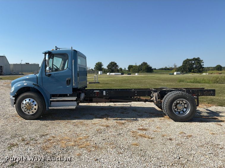 image for item DZ4716 2020 Freightliner S2G truck cab and chassis