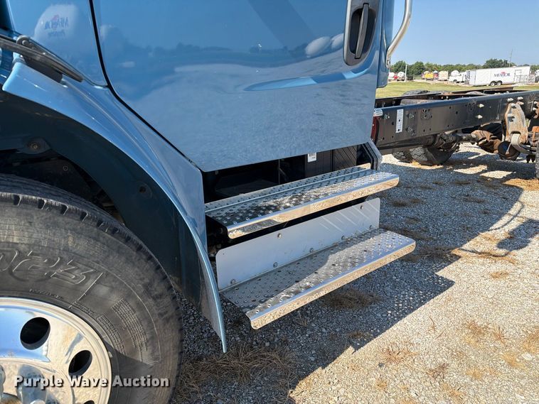 image for item DZ4716 2020 Freightliner S2G truck cab and chassis