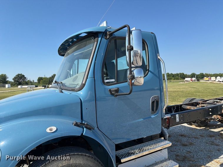 image for item DZ4716 2020 Freightliner S2G truck cab and chassis