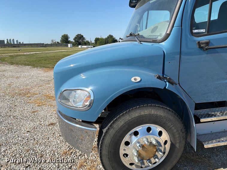 image for item DZ4716 2020 Freightliner S2G truck cab and chassis