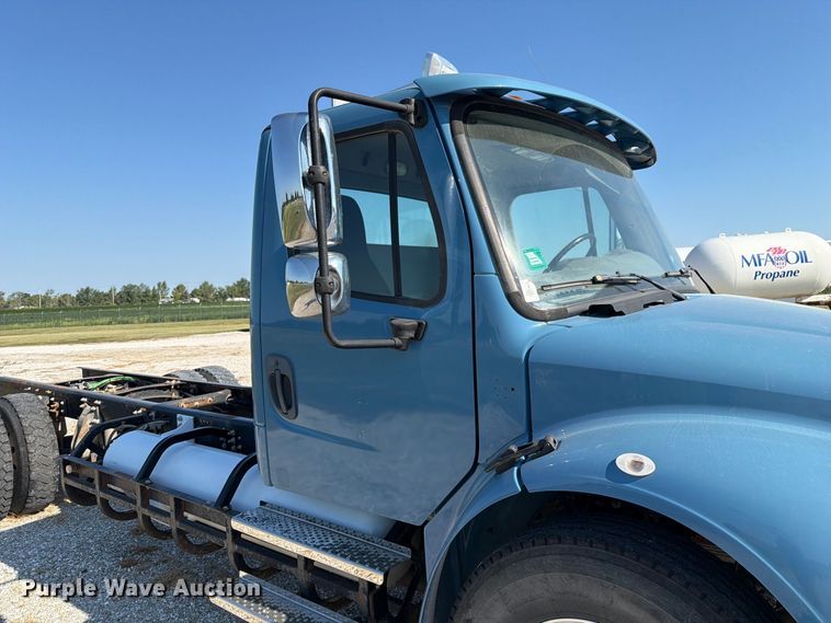 image for item DZ4716 2020 Freightliner S2G truck cab and chassis