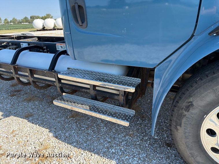 image for item DZ4716 2020 Freightliner S2G truck cab and chassis