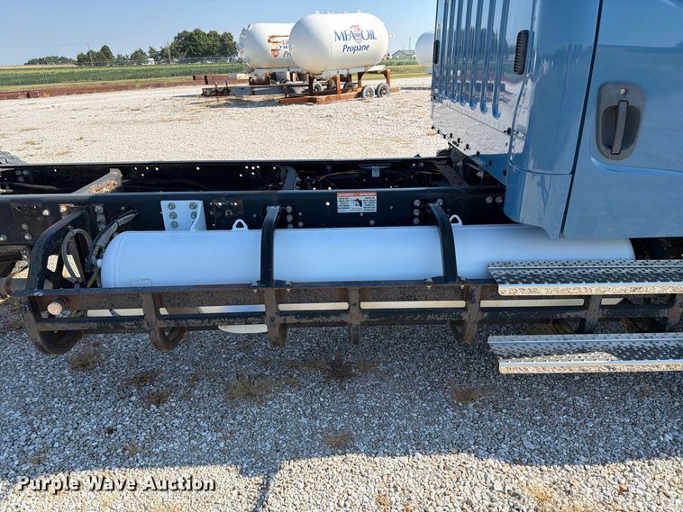 image for item DZ4716 2020 Freightliner S2G truck cab and chassis