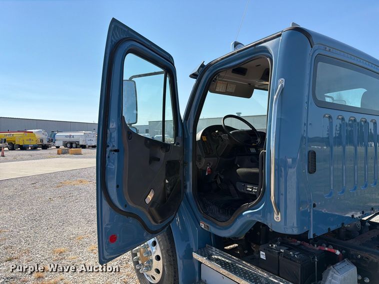 image for item DZ4716 2020 Freightliner S2G truck cab and chassis
