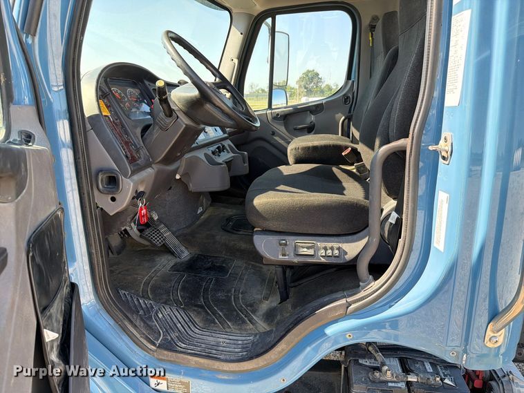 image for item DZ4716 2020 Freightliner S2G truck cab and chassis