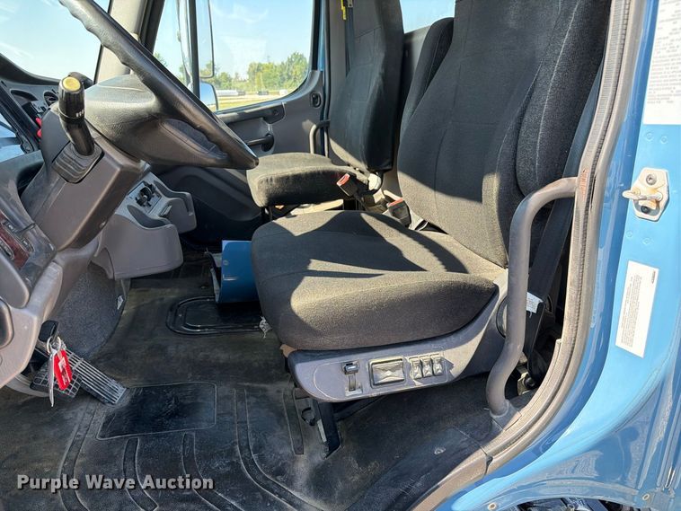 image for item DZ4716 2020 Freightliner S2G truck cab and chassis
