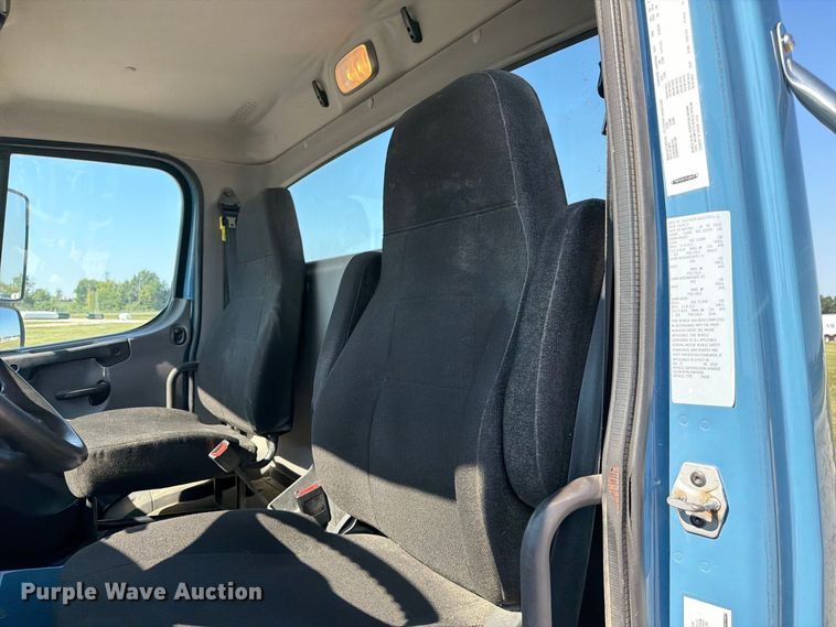 image for item DZ4716 2020 Freightliner S2G truck cab and chassis