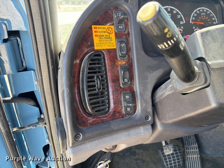 image for item DZ4716 2020 Freightliner S2G truck cab and chassis