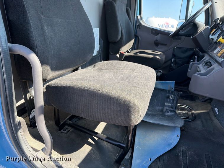 image for item DZ4716 2020 Freightliner S2G truck cab and chassis