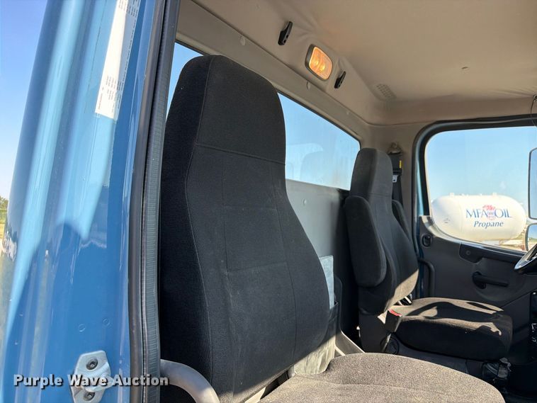 image for item DZ4716 2020 Freightliner S2G truck cab and chassis