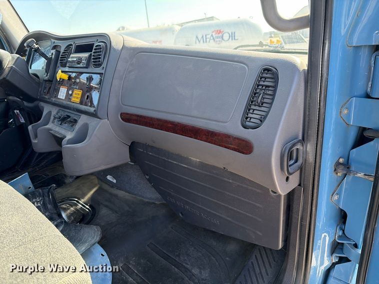 image for item DZ4716 2020 Freightliner S2G truck cab and chassis