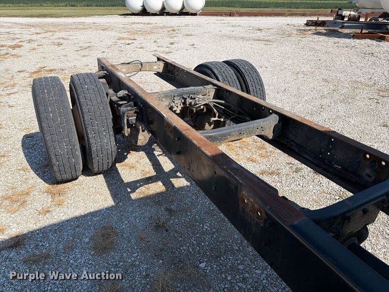 image for item DZ4717 2001 Freightliner FLD70 truck cab and chassis