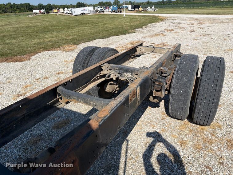 image for item DZ4717 2001 Freightliner FLD70 truck cab and chassis