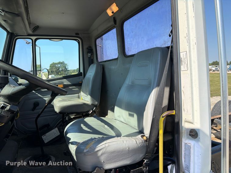image for item DZ4717 2001 Freightliner FLD70 truck cab and chassis