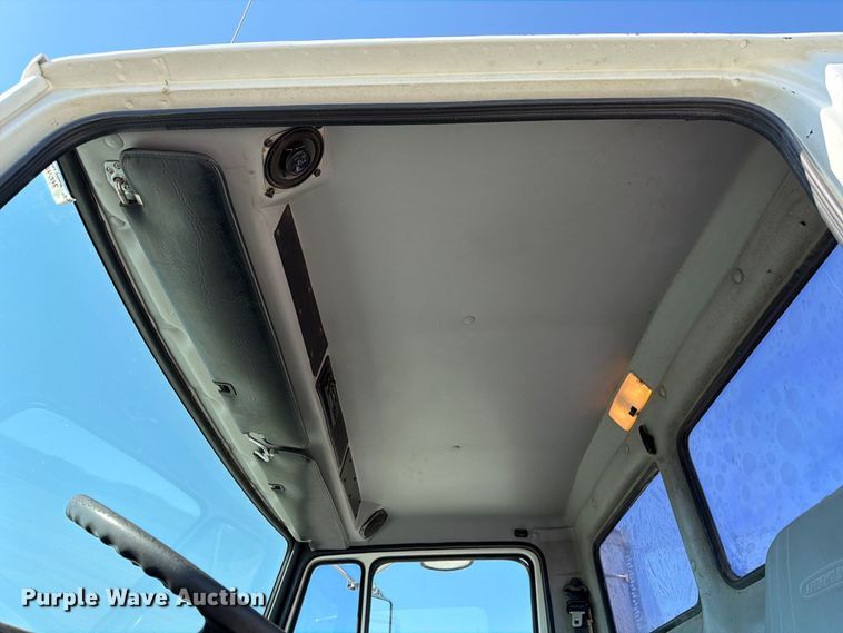 image for item DZ4717 2001 Freightliner FLD70 truck cab and chassis