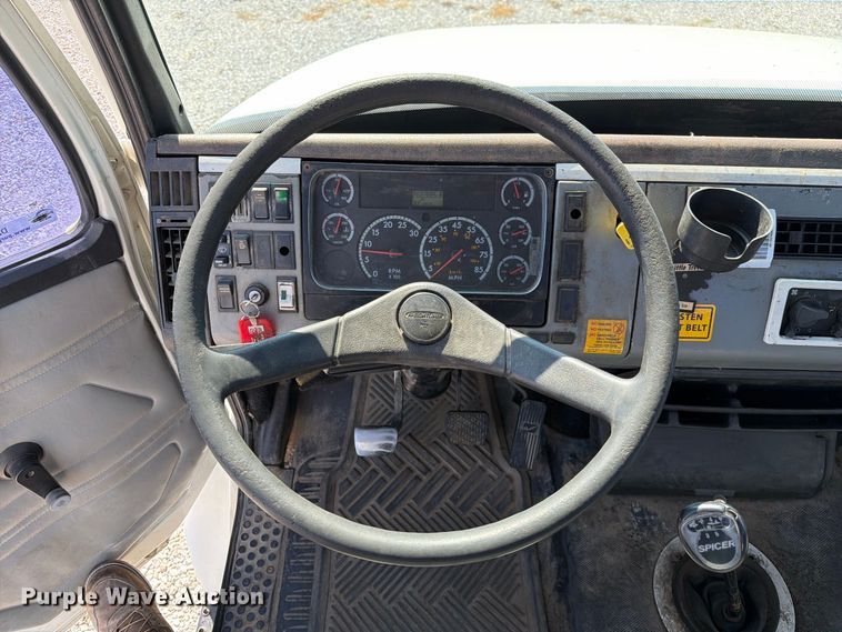 image for item DZ4717 2001 Freightliner FLD70 truck cab and chassis
