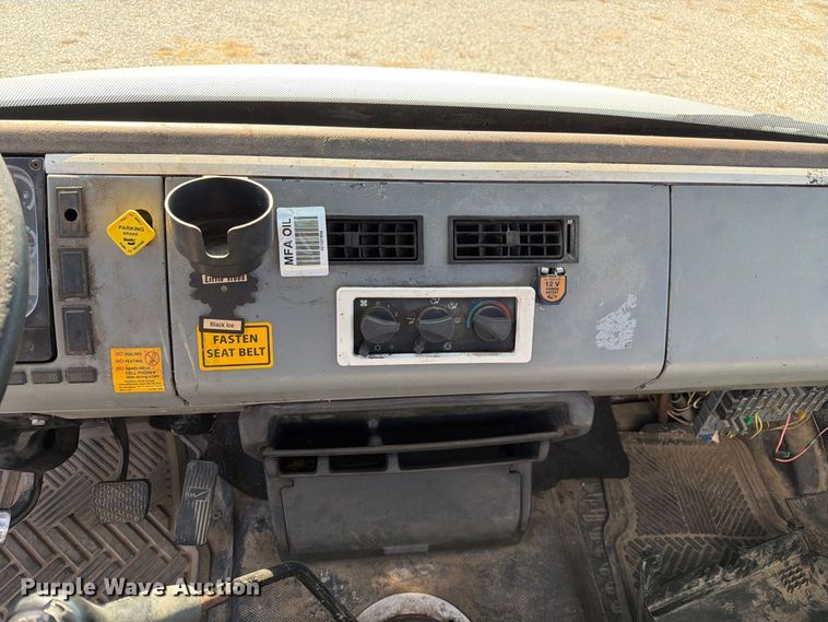 image for item DZ4717 2001 Freightliner FLD70 truck cab and chassis