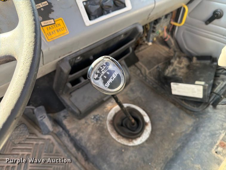 image for item DZ4717 2001 Freightliner FLD70 truck cab and chassis