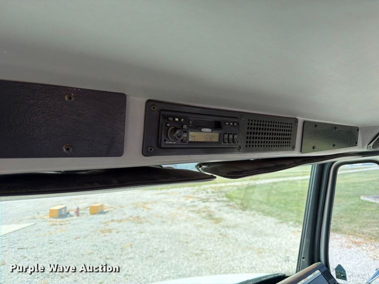 image for item DZ4717 2001 Freightliner FLD70 truck cab and chassis