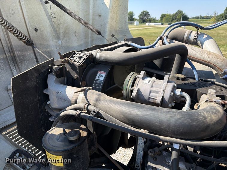 image for item DZ4717 2001 Freightliner FLD70 truck cab and chassis