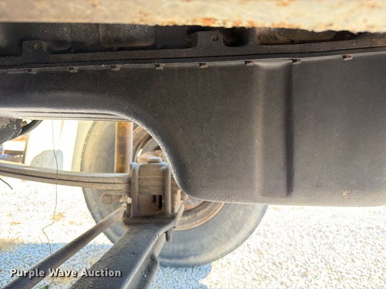 image for item DZ4717 2001 Freightliner FLD70 truck cab and chassis