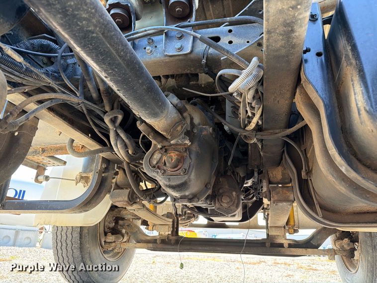 image for item DZ4717 2001 Freightliner FLD70 truck cab and chassis