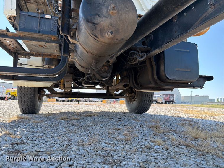 image for item DZ4717 2001 Freightliner FLD70 truck cab and chassis