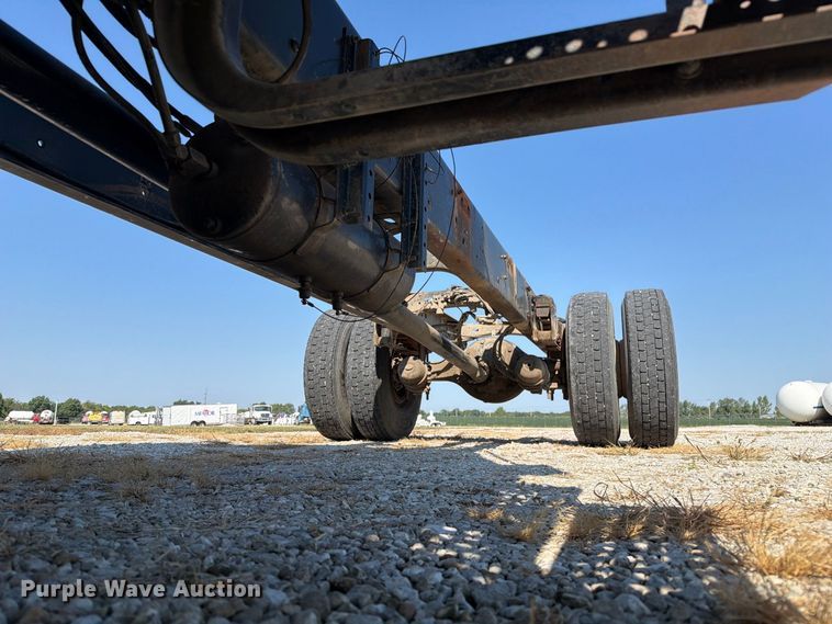 image for item DZ4717 2001 Freightliner FLD70 truck cab and chassis