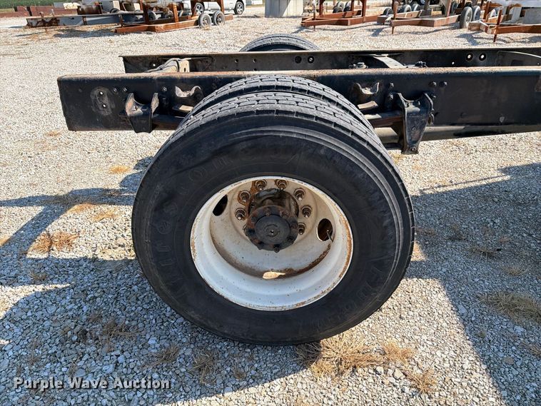 image for item DZ4717 2001 Freightliner FLD70 truck cab and chassis
