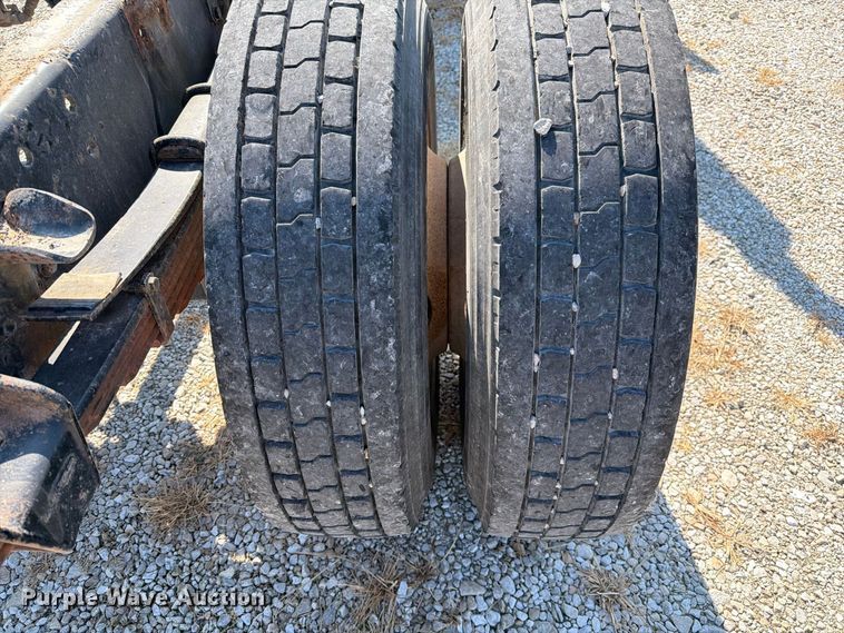 image for item DZ4717 2001 Freightliner FLD70 truck cab and chassis