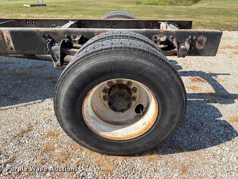 image for item DZ4717 2001 Freightliner FLD70 truck cab and chassis