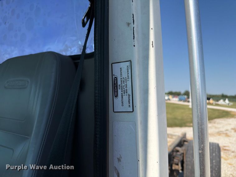 image for item DZ4717 2001 Freightliner FLD70 truck cab and chassis